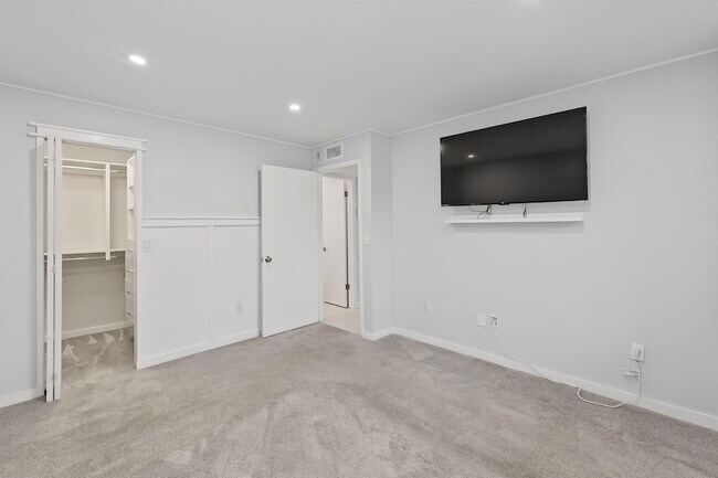 Building Photo - 1259 SW 46th Ave