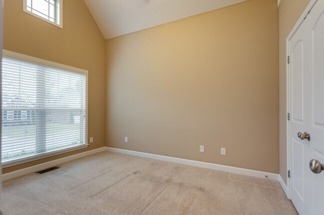 Building Photo - 4-Bed/3-Bath with Bonus Rm. in Spring Hill!