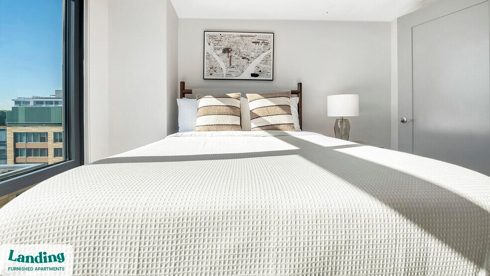 Building Photo - 350 Maple Dr SW