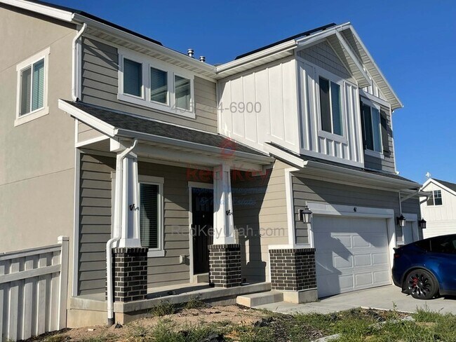 Building Photo - E Pear St Duplex