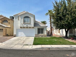 Building Photo - Gorgeous 4-bedroom home with a pool!