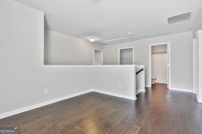 Building Photo - 240 Stillwood Dr