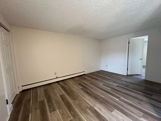 Building Photo - 10th Street Square Apartments