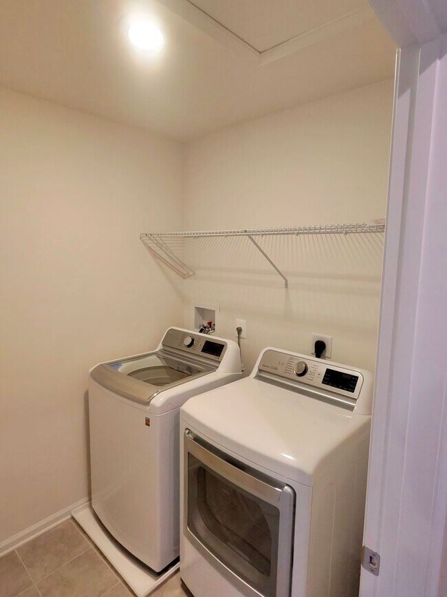 Building Photo - Spacious, Modern Condo in Owings Mills — M...