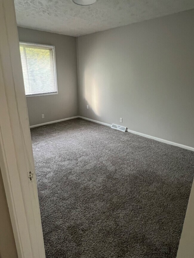 Building Photo - 11226 Roxbury Dr