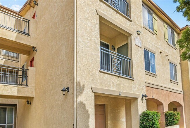 Building Photo - Remodeled 1-Bed Condo -  Prime Carmel Vall...