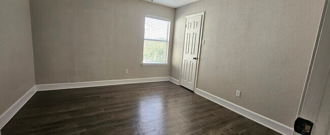 Building Photo - 2515 Eastwood Ln