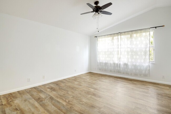 Building Photo - 6420 Park Lake Cir