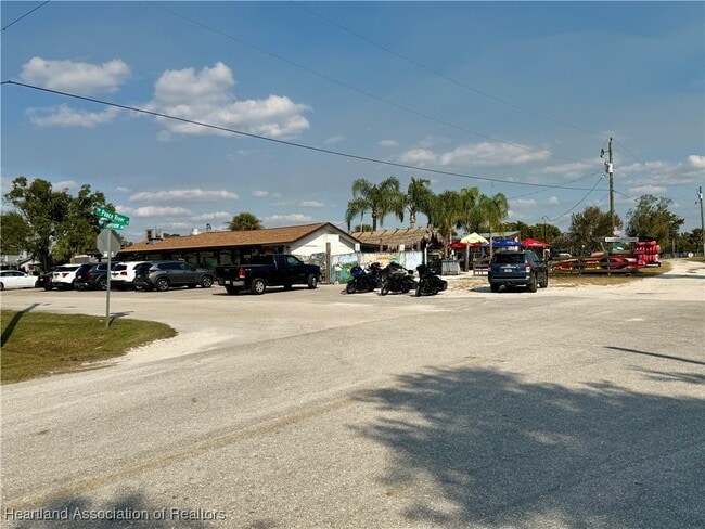 Building Photo - 10345 SW Riverview Cir