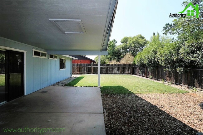 Building Photo - 2566 Capella St