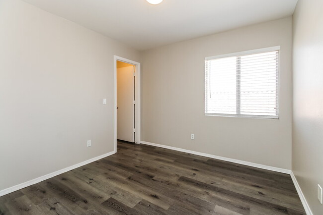 Building Photo - 12824 N Primrose St