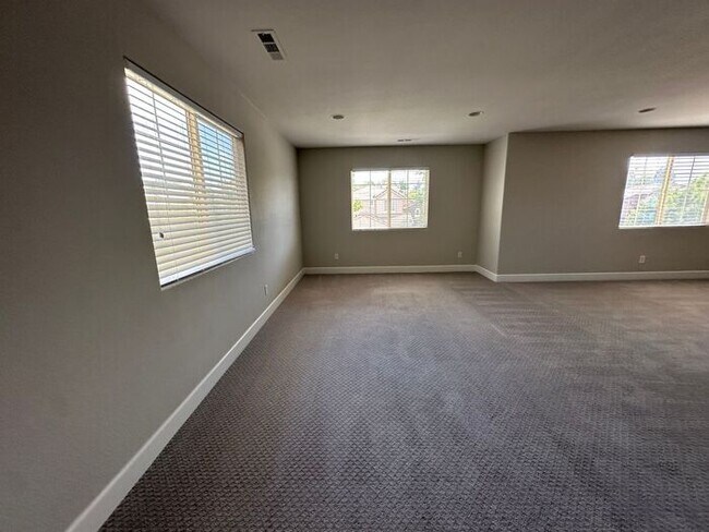 Building Photo - 2310 Madrid Dr