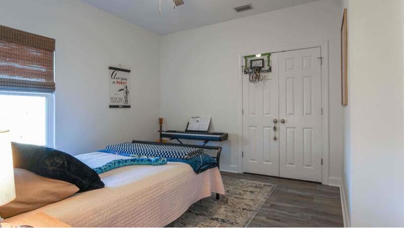 Building Photo - 2910 Clearview Ave