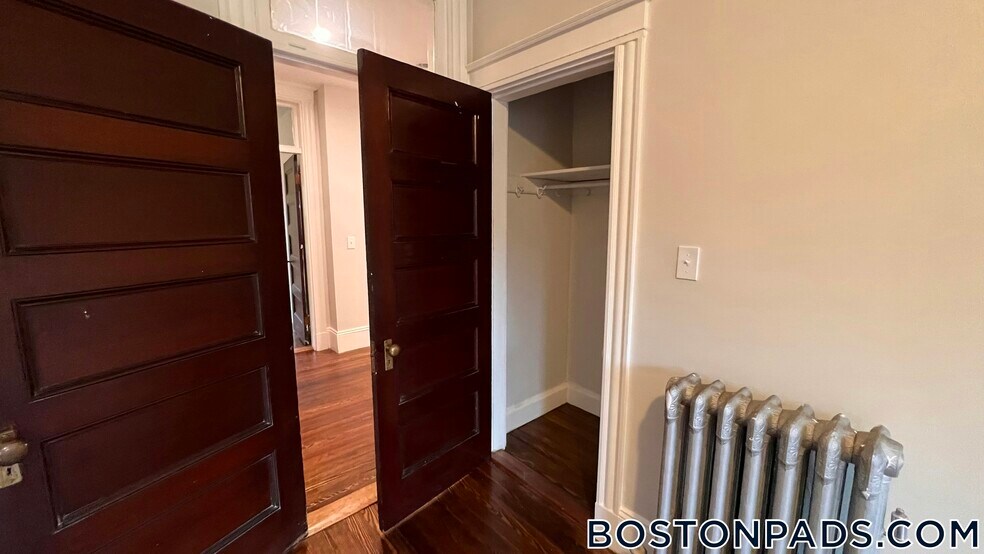 Building Photo - 1855 Beacon St