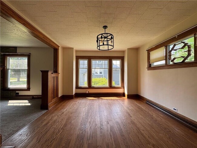 Building Photo - 129 Oakwood Ave