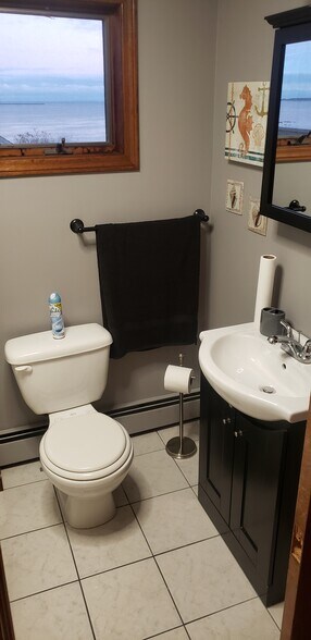 Building Photo - 19 Crest Ave