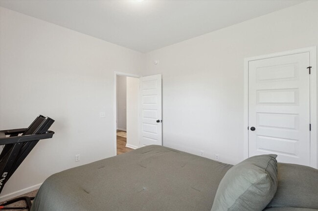 Building Photo - AVAILABLE JULY 2025 [PET FRIENDLY]