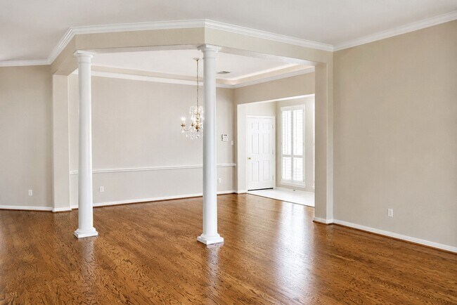 Building Photo - 16415 Burham Park Dr