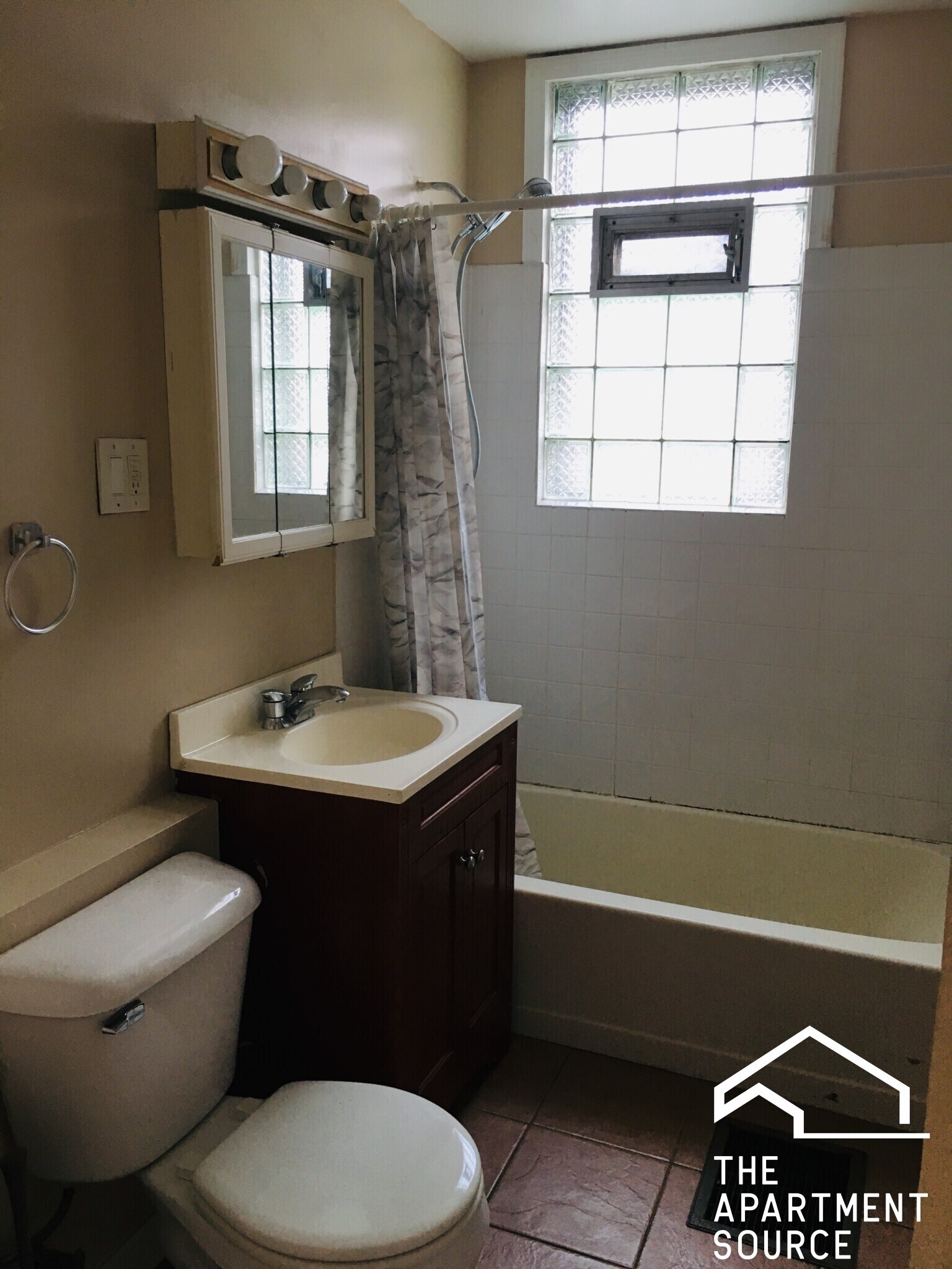 Building Photo - 3434 W Drummond Plz