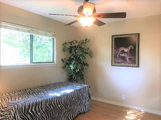 Secondary bedroom with private full bath - 9810 Lake Ridge Dr
