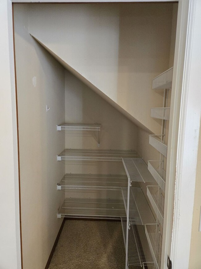 Building Photo - STATUS: AVAILABLE |R16| $2450