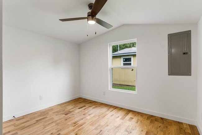 Building Photo - 320 E Greeley St