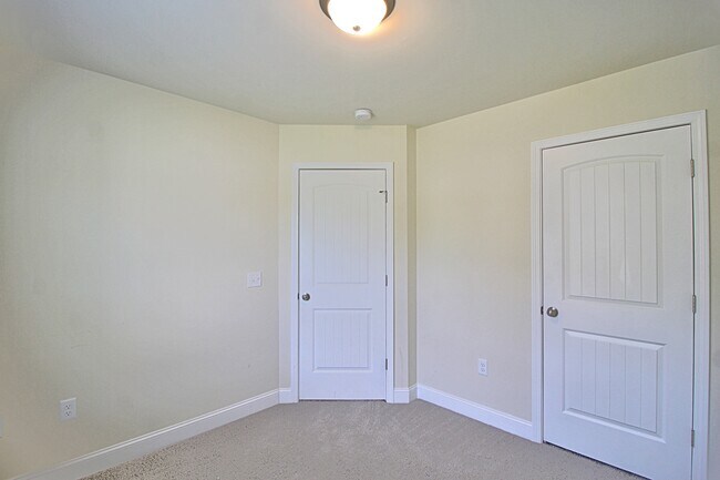 Building Photo - 711 Mill Creek Cir