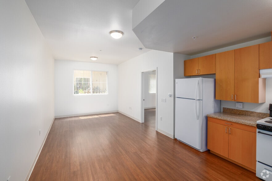 1BR, 1BA - 511SF - Living Room - Winnetka Senior Apartments