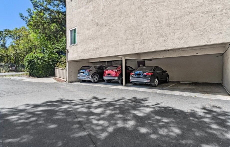 Building Photo - 2724 Oak Rd