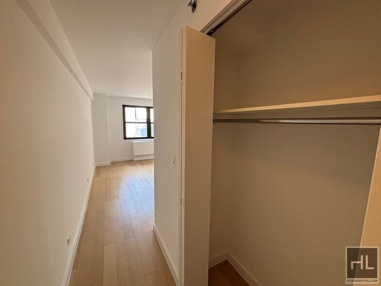 Building Photo - East 39th Street