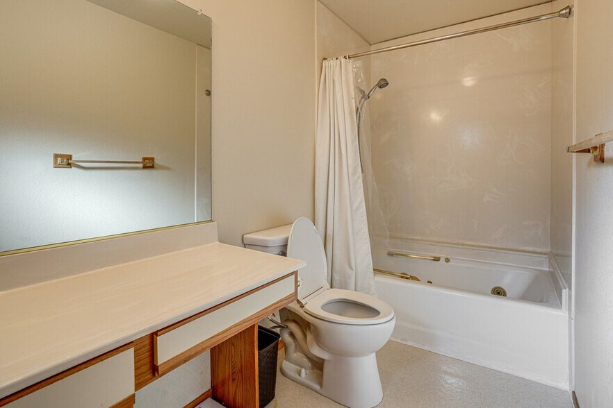 Building Photo - 2634 Pinter Ave