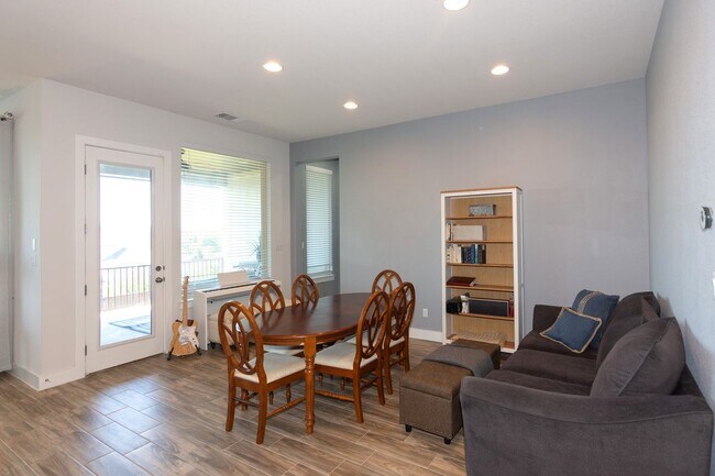 Building Photo - 404 Panzano Dr