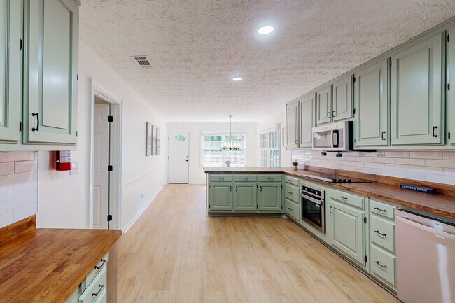 Building Photo - 5629 Southern Pines Ct