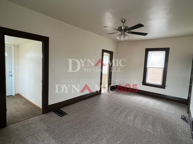 Building Photo - 3BR/1BA Single Family House For Rent