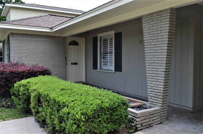Building Photo - 4009 Nenana Dr