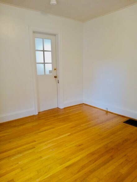 Living room - 11 Rowley St