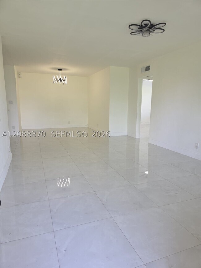 Building Photo - 12811 SW 43rd Dr