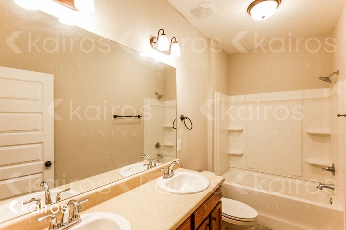 Building Photo - 611 White Oak Cir