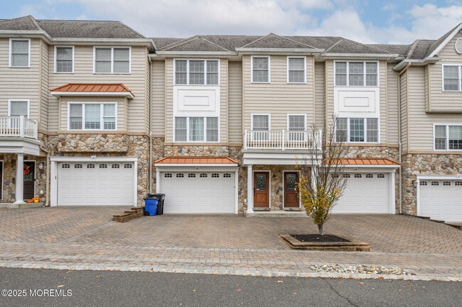 Primary Photo - 25 White Oak Ln