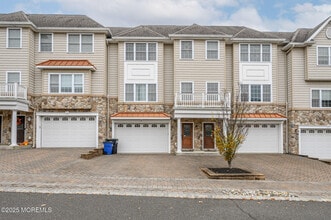 Building Photo - 25 White Oak Ln