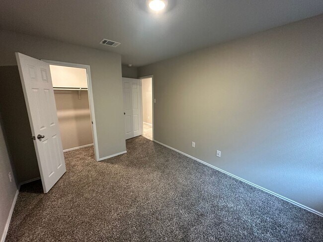 Building Photo - 5108 Karen Grn Dr