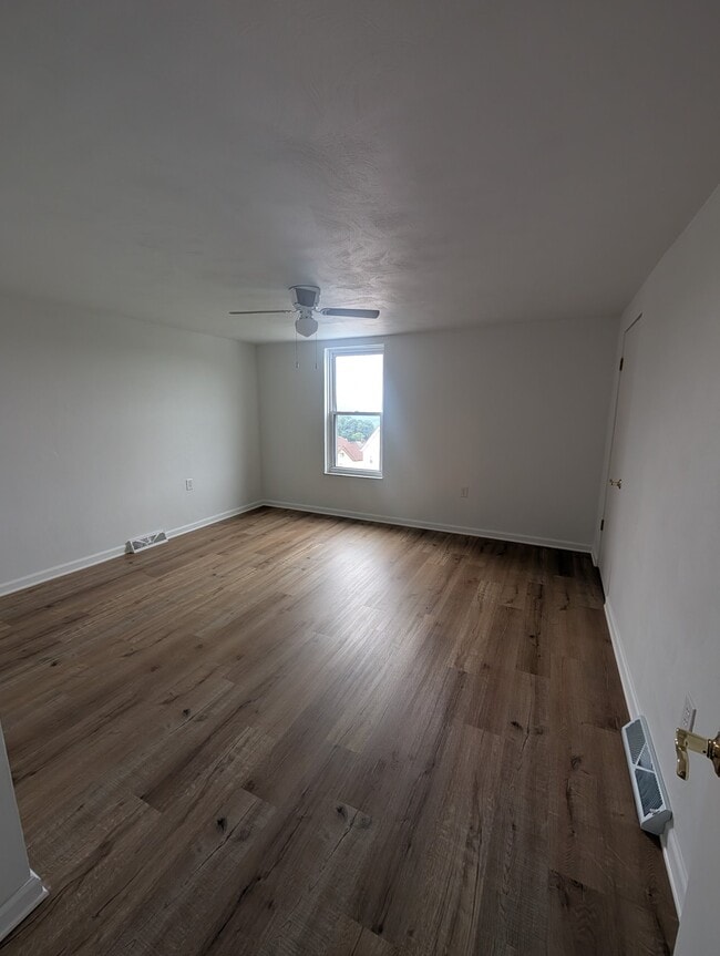 Building Photo - 423 Lowell St