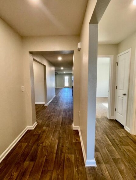 Building Photo - 910 Merganser Way