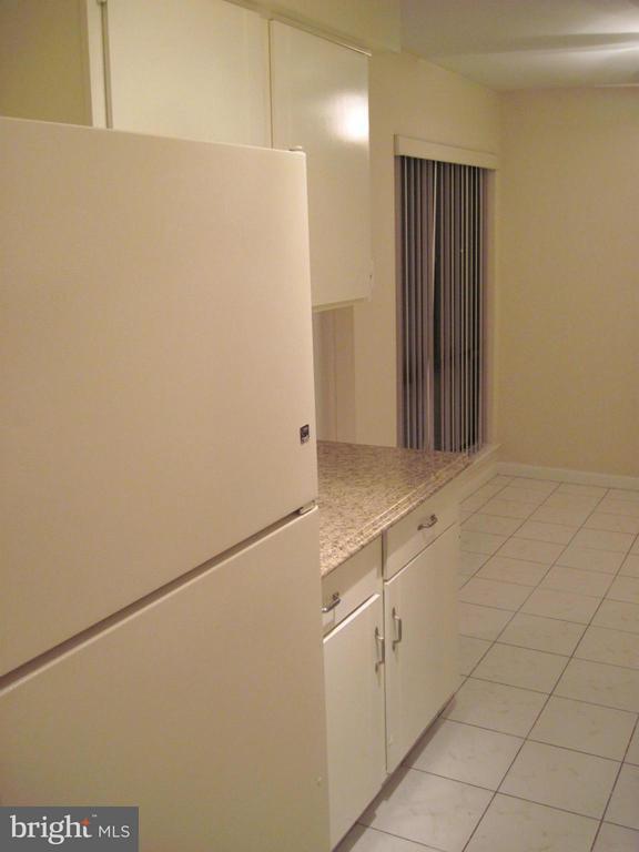 Building Photo - 11200 Chestnut Grove Square