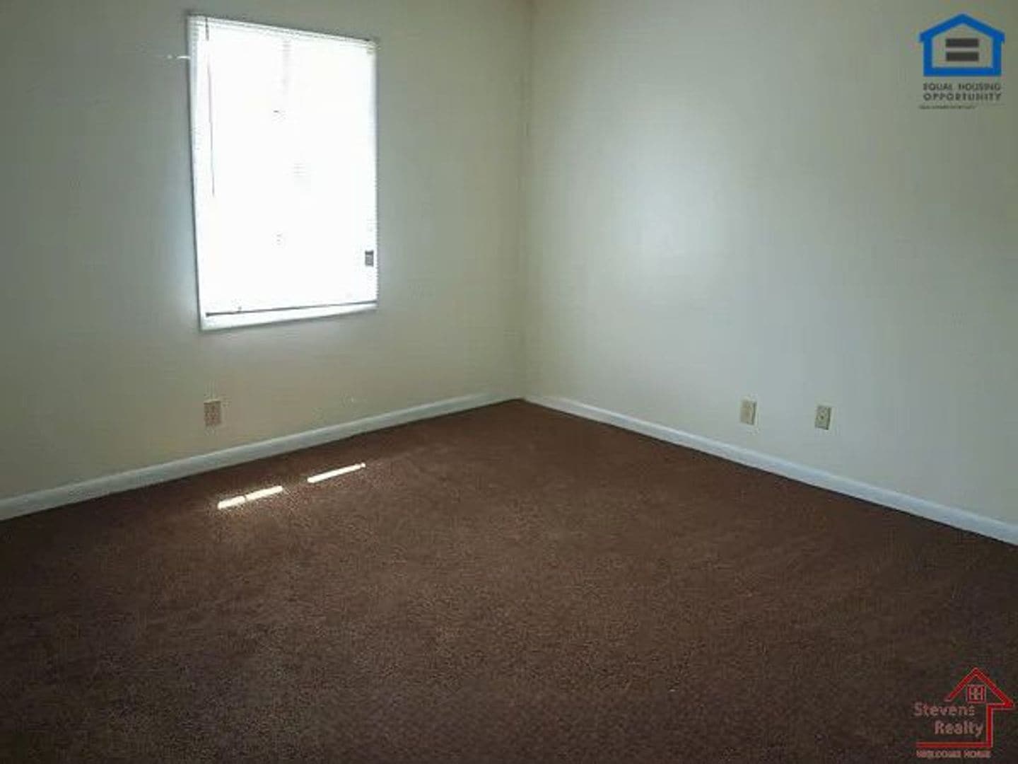 Building Photo - 404 Oriole Dr