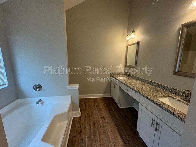 Building Photo - 2793 Oakvale Falls Dr