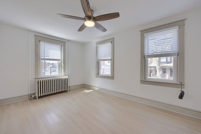 Building Photo - 40 W James St