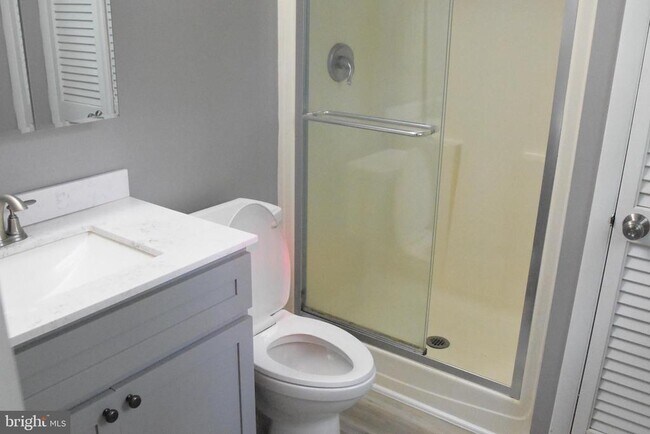 Building Photo - 936 Longfellow Ct