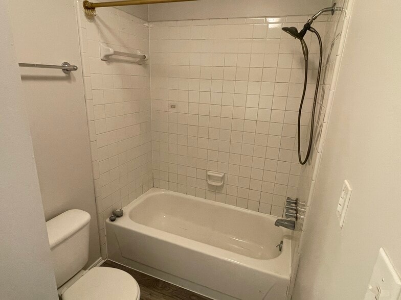 Building Photo - 1901 E Lindsey St