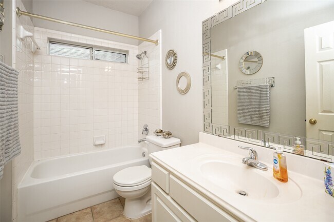 Building Photo - 1631 Crescent Shores Ln